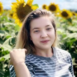 Meet your Posher, Crystal